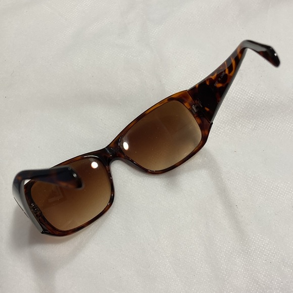 Tortoise Shell Tinted Plastic Sunglasses - Picture 8 of 14